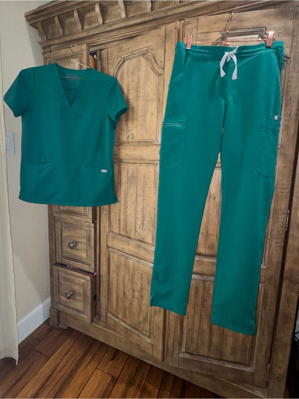 Figs Women's Teal V-Neck Scrub Top and Straight-Leg Pants